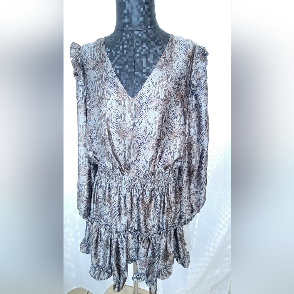Dress - Picture 1 of 9